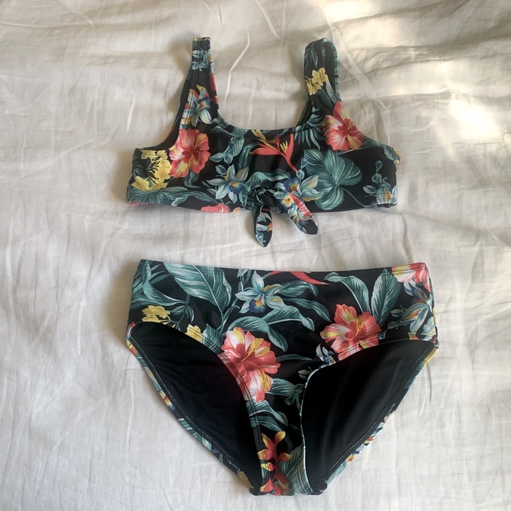 Old Navy Bikini size 14-16